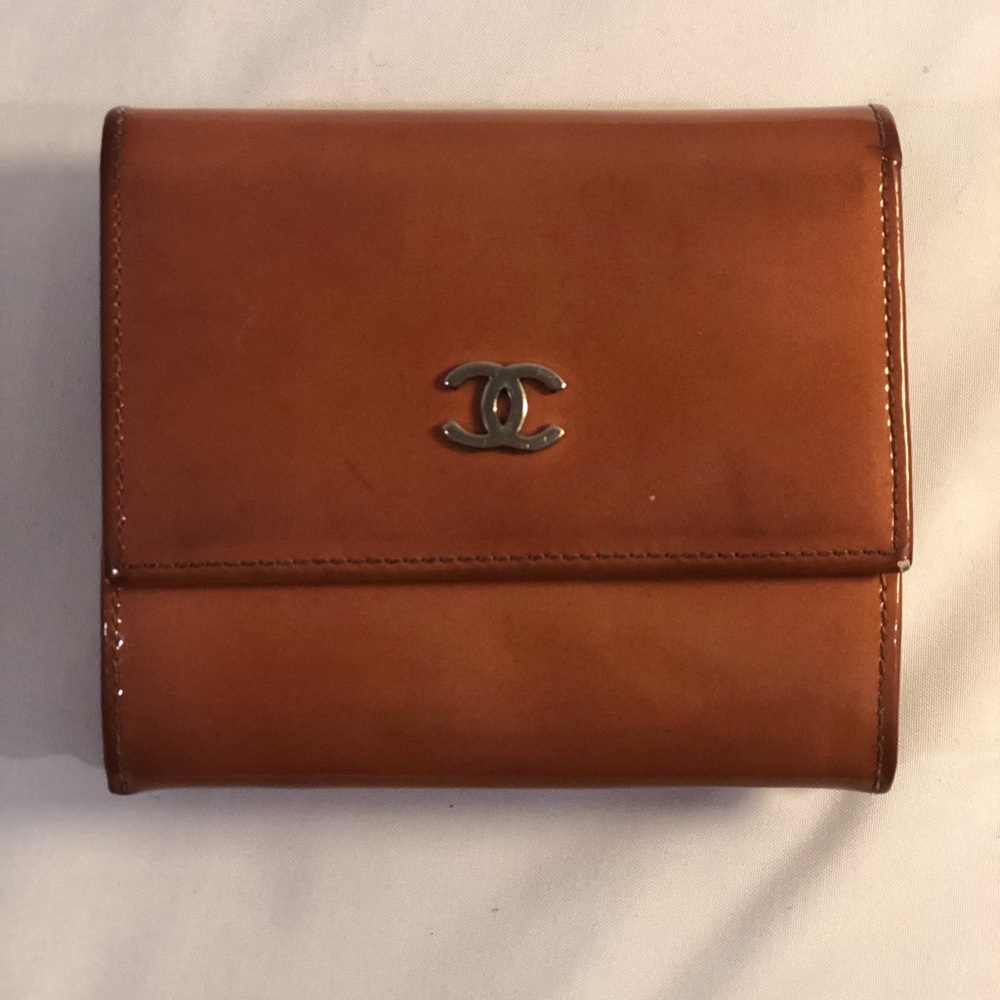 Chanel tan CC logo patent short wallet